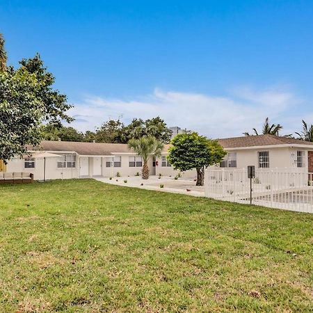 2 Bedroom Holiday Retreat West Palm Beach Art Bagian luar foto