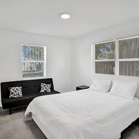 2 Bedroom Holiday Retreat West Palm Beach Art Bagian luar foto