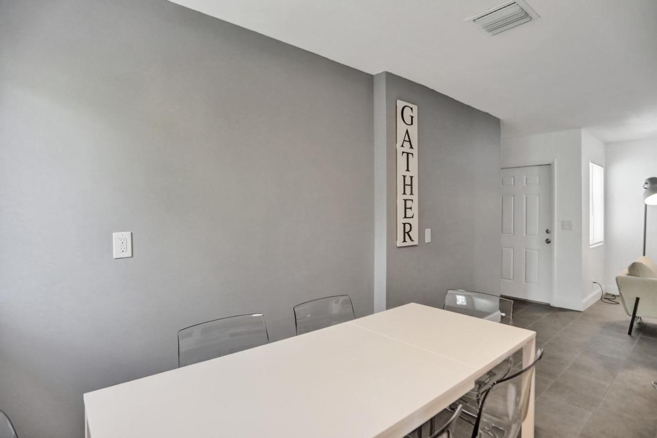 2 Bedroom Holiday Retreat West Palm Beach Art Bagian luar foto