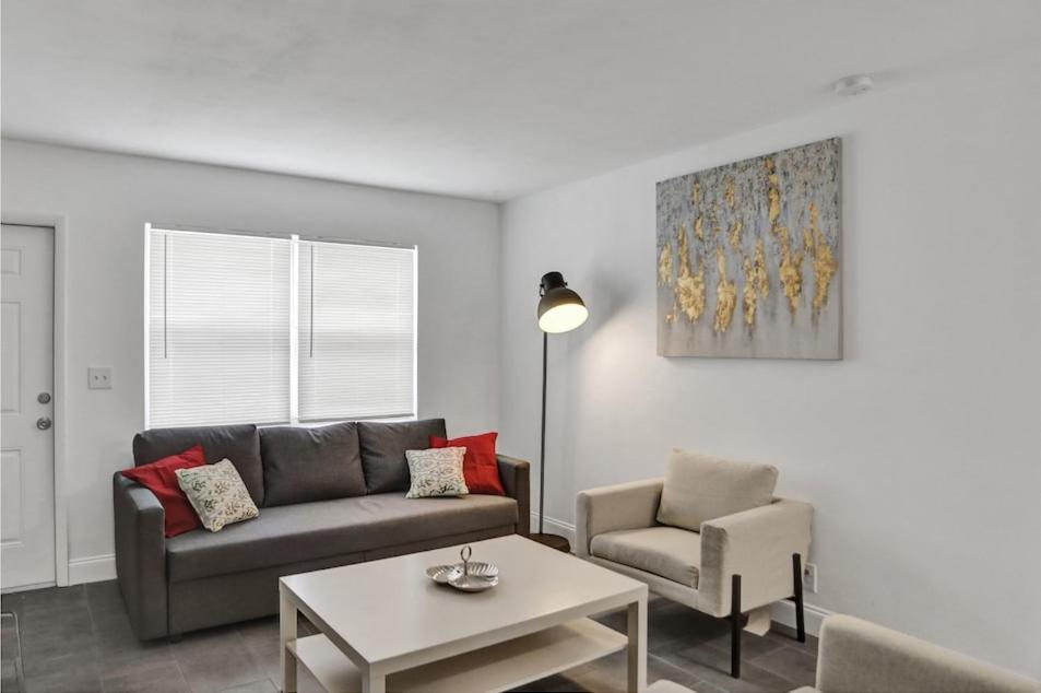 2 Bedroom Holiday Retreat West Palm Beach Art Bagian luar foto