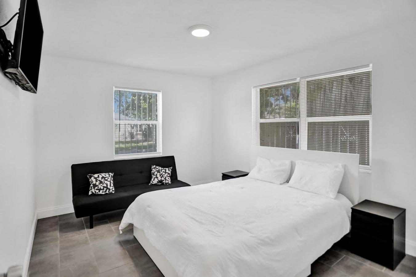 2 Bedroom Holiday Retreat West Palm Beach Art Bagian luar foto